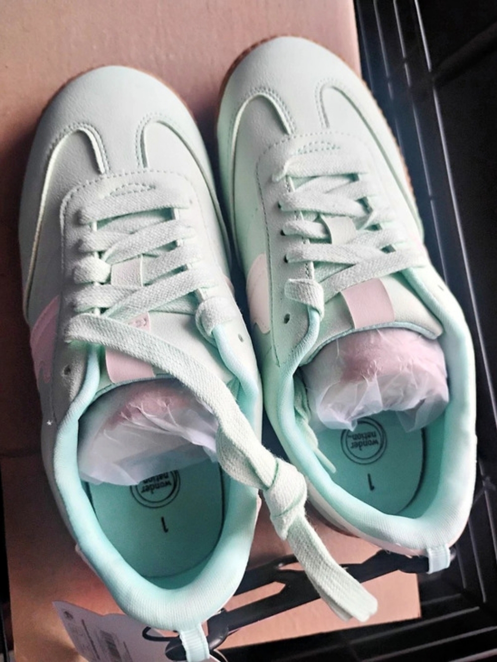 Dr. Scholl's Women's White & Pink Sneakers Like New